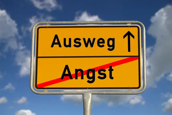 Alman yol işareti korku ve çıkış yolu — Stok fotoğraf