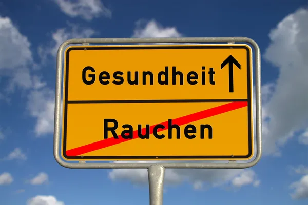 ドイツ語の道路標識の喫煙と健康 — ストック写真