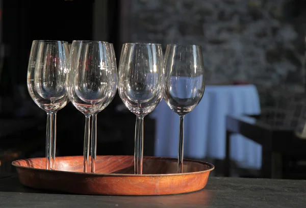 Wine glasses on tray — Stock Photo, Image