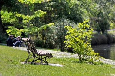 Empty park bench clipart