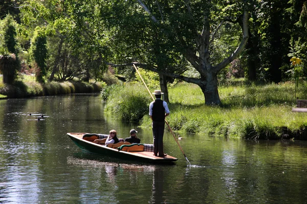 Barcaza en el río Avon en Christchurch — Foto de Stock
