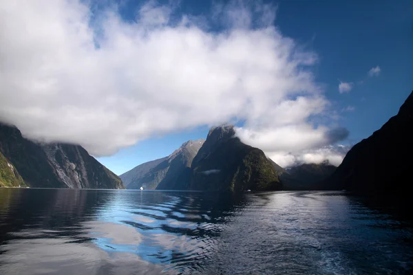 Mitre Peak in the Milford Sound — Stock Photo, Image