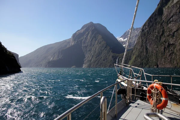 On a boat in the Milford Sound — Stock Photo, Image