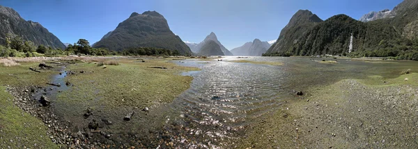 Milford Sound and Mitre Peak — Stock Photo, Image