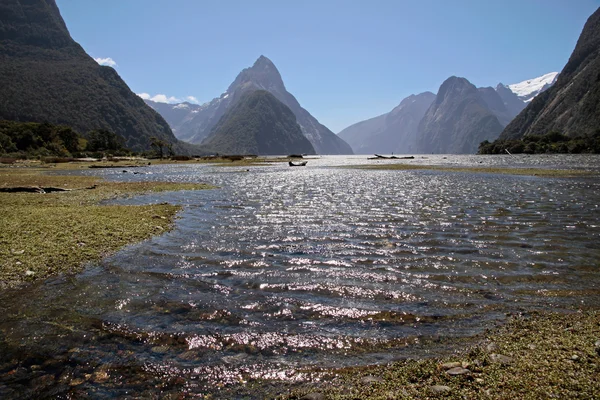 Milford Sound and Mitre Peak — Stock Photo, Image