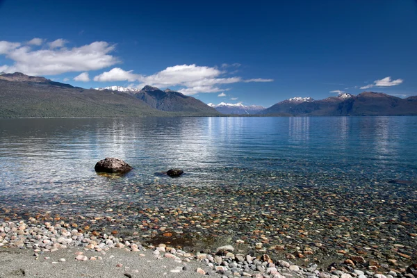 Bankok a tó Te Anau, Új-Zéland — Stock Fotó