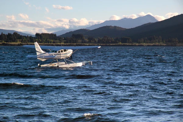 Létající člun na jezero te anau — Stock fotografie