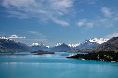 Mountain range and Lake Wakatipu between Queentown and Glenorchy clipart