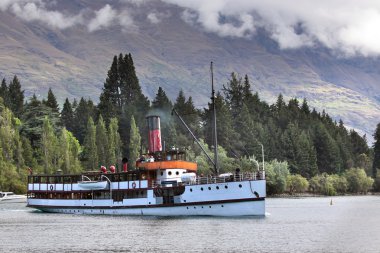 Steamship TSS Earnslaw clipart