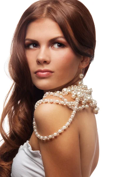 Yung žena s perly náhrdelník — Stock fotografie