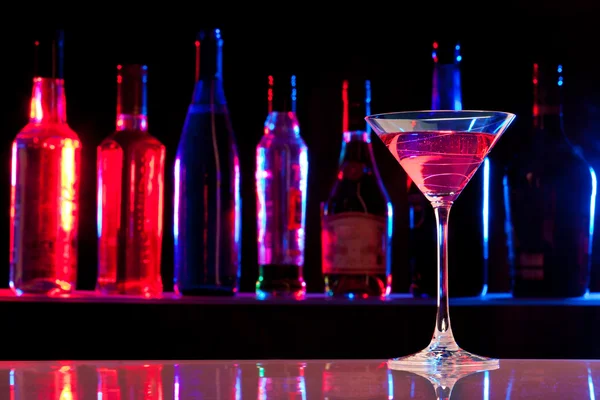 Cocktail glass with drink in the bar — Stock Photo, Image