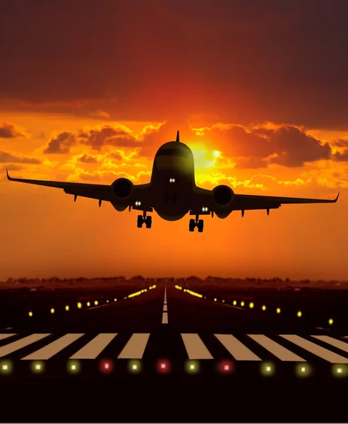 Απογείωση αεροπλάνο κατά τη διάρκεια του ηλιοβασιλέματος — Φωτογραφία Αρχείου