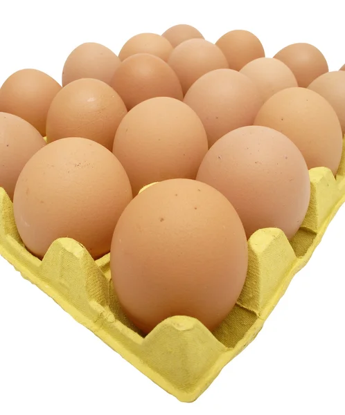 Ovos de galinha em bandeja de ovo amarela — Fotografia de Stock