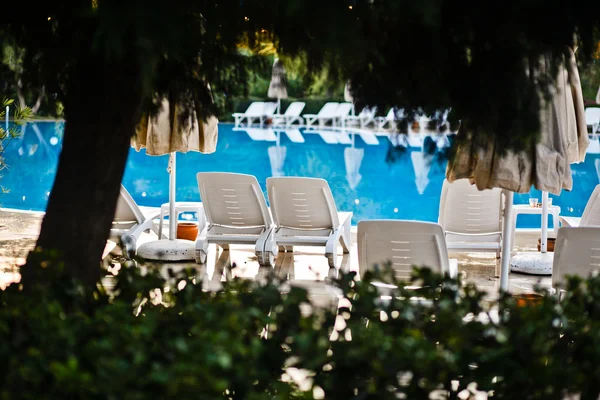 在酒店的游泳池 — 图库照片