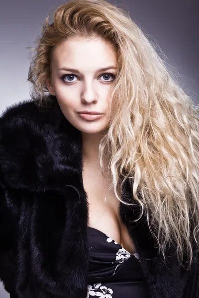 Fashionable woman in black fur — Stock Photo, Image