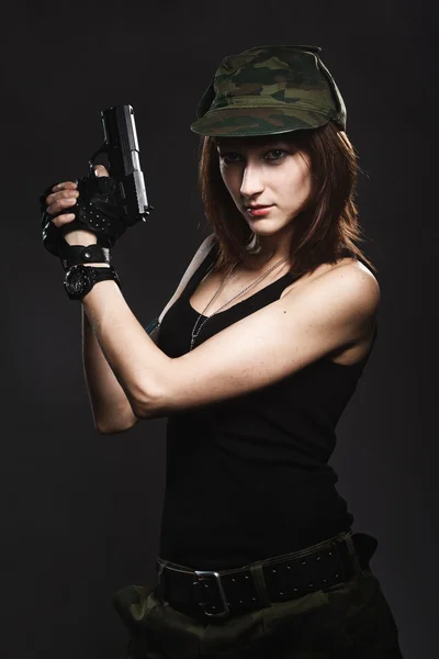 Woman holding gun — Stock Photo, Image