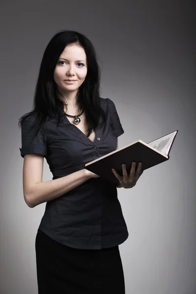 Mulher com livro — Fotografia de Stock