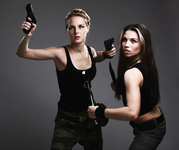 Sexy women with gun and dagger — Stock Photo, Image