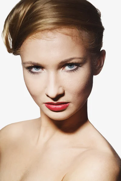 Glamour-Frau mit grellem Make-up — Stockfoto