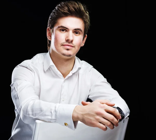 Jonge zakenman in wit overhemd — Stockfoto