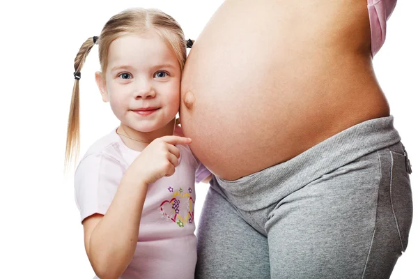 Bella donna incinta con sua figlia Foto Stock Royalty Free