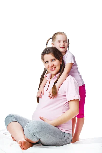 Mooie zwangere vrouw met haar dochter — Stockfoto