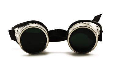 beyaz zemin üzerine parlak metalik koruyucu gözlük camları