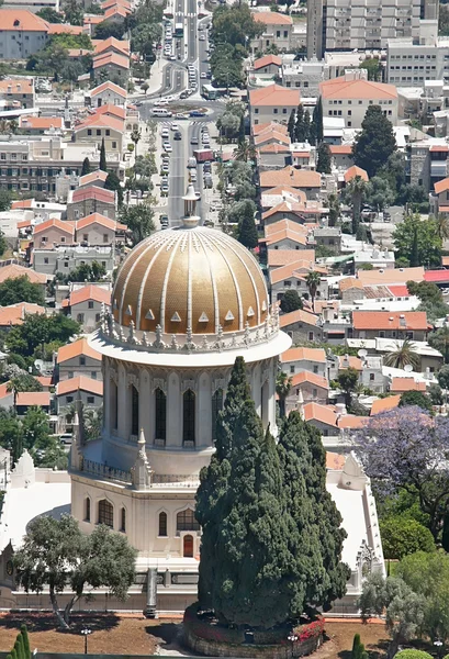 Bahia-Tempel auf dem Hintergrund der Haifa — Stockfoto