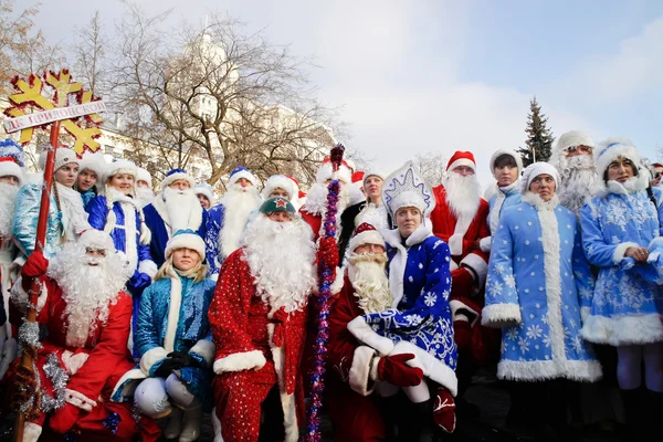 Desfile del Padre Frost y Doncellas de Nieve — Foto de Stock