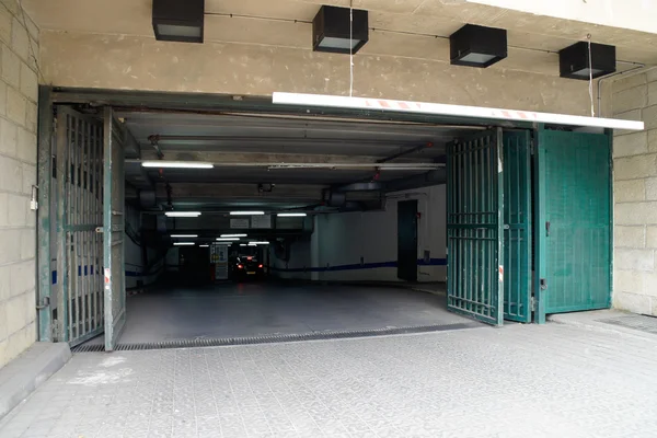 地下駐車場への入り口 — ストック写真