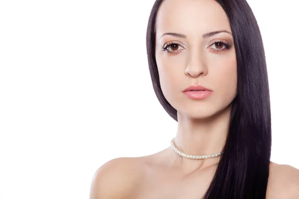 Eauty Frauenporträt mit Perlenkette — Stockfoto