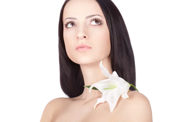 Женский портрет красавицы на белом с цветком лилии — стоковое фото
