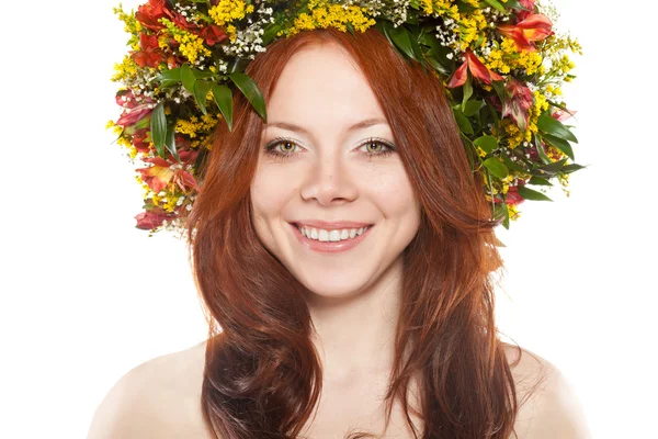 Corona de flores en la cabeza sobre blanco — Foto de Stock