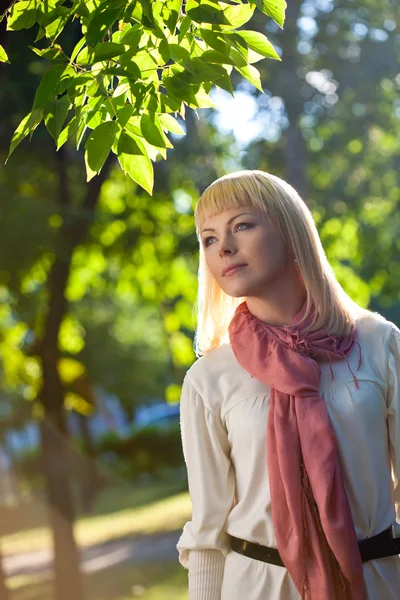 Woman in the summer park — Stock Photo, Image
