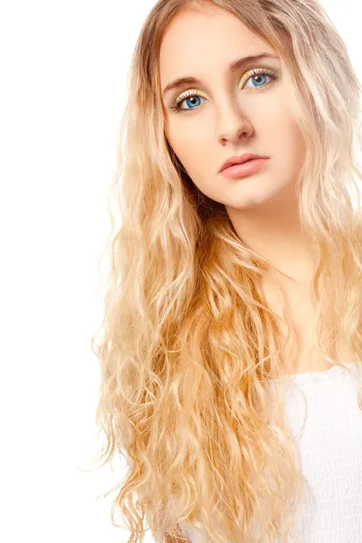 Žena s kudrnatými vlasy a očima — Stock fotografie