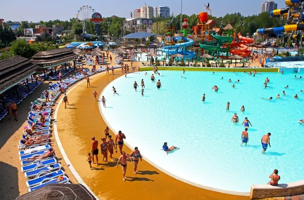 Plavecký bazén v aquaparku "zlatá pláž". Anapa — Stock fotografie