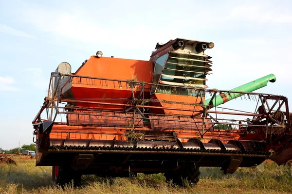 Oude combine harvester — Stockfoto