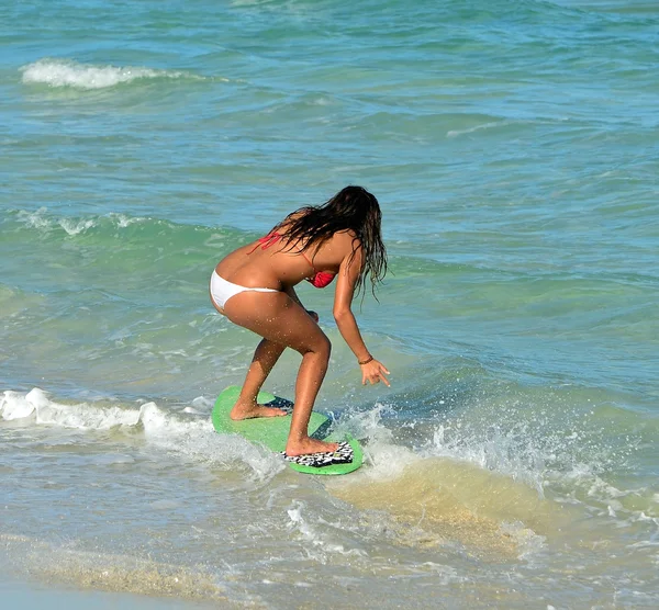 Sobe Surfer ragazza — Foto Stock