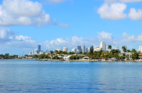 Isola di Dilido e centro di Miami Skyline — Foto Stock