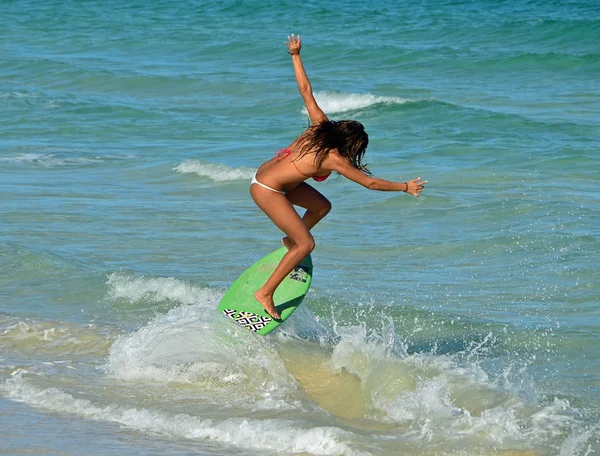 Zmysłowe sobe surfer — Zdjęcie stockowe