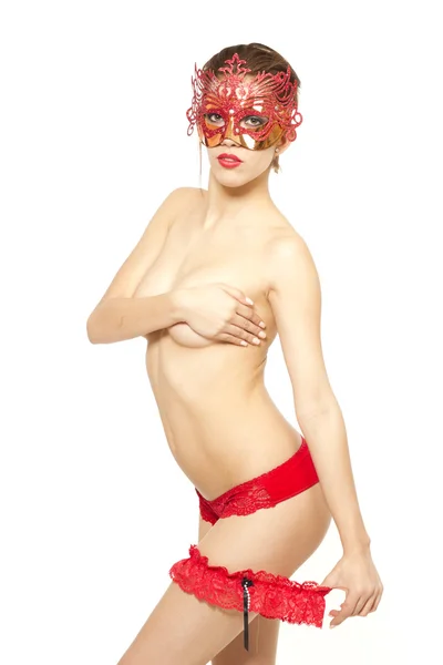 Jonge mooie vrouw in rode Venetiaans masker op witte geïsoleerde achtergrond — Stockfoto