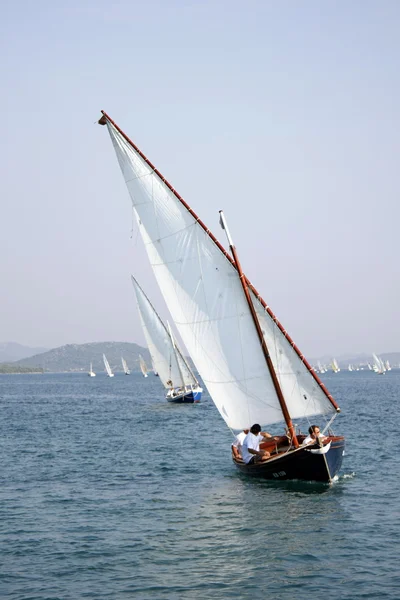 Traditionella trä segelbåtar — Stockfoto