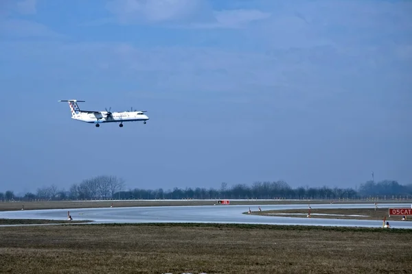Airplane landing — Stock Photo, Image