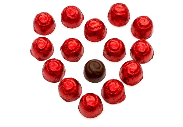 Çikolatalı tatlılar ile yapılan kalp şekli — Stok fotoğraf