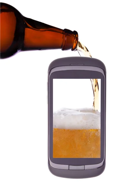 To fill, pour a glass of beer, the phone — Stock Photo, Image