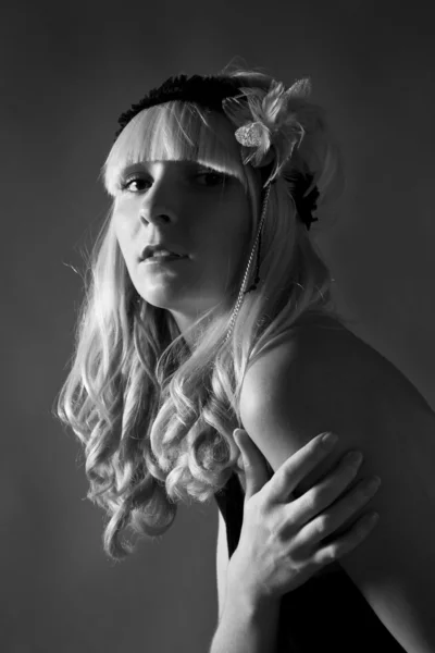 Fotografía en blanco y negro de una chica —  Fotos de Stock