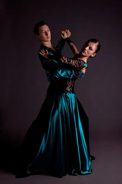 Bailarinas sobre fondo negro —  Fotos de Stock
