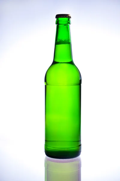 Groene fles bier — Stockfoto