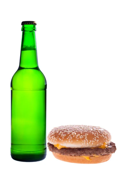 Cerveza y hamburguesa —  Fotos de Stock