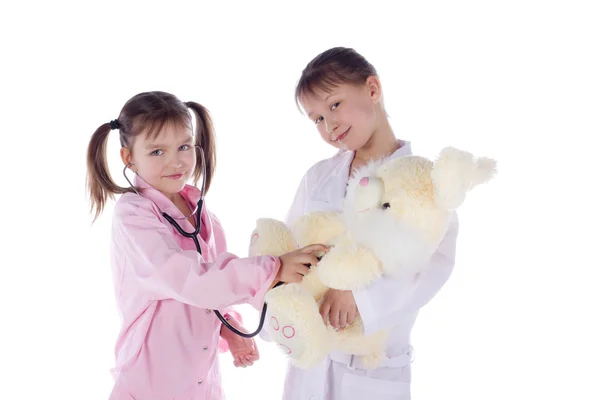 Meisje, een arts, de kind, konijn speelgoed — Stockfoto